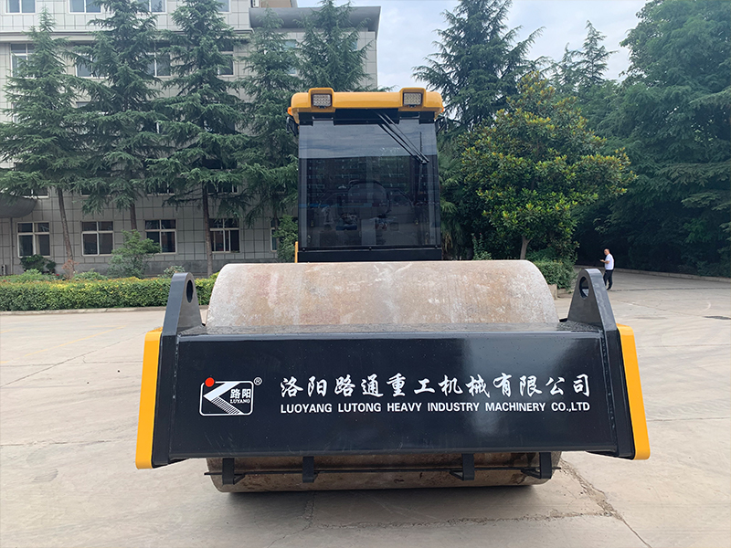 LTD718H ( 4WD, 18T/20T/23T/26T ) Hydraulic drive single drum