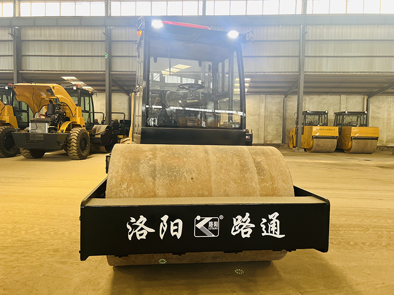 LTS308H (2WD, 8T) Hydraulic drive single drum vibratory road