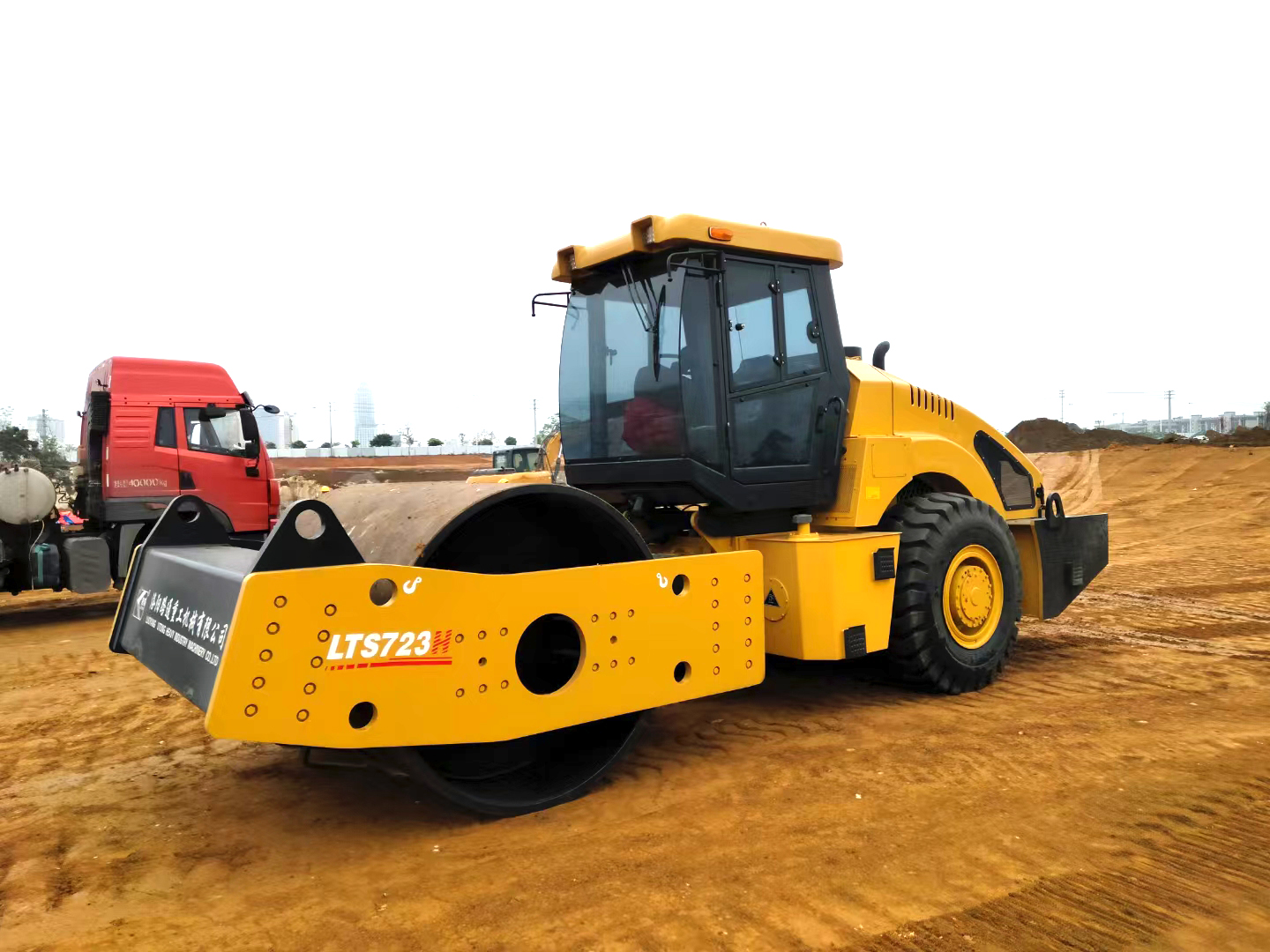 LTS723H (2WD, 23T) Hydraulic drive single drum vibratory roa