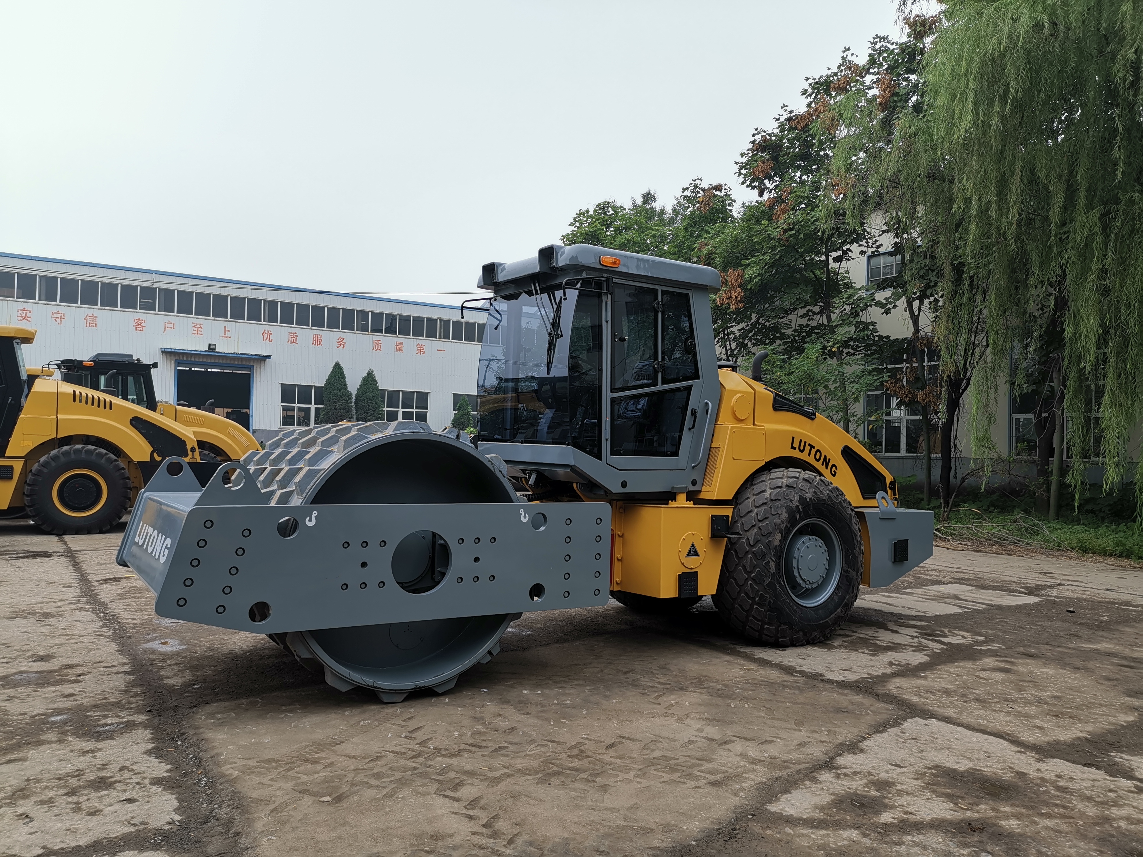 LTS720H (2WD, 20T) Hydraulic Drive Single Drum Vibratory Road Roller